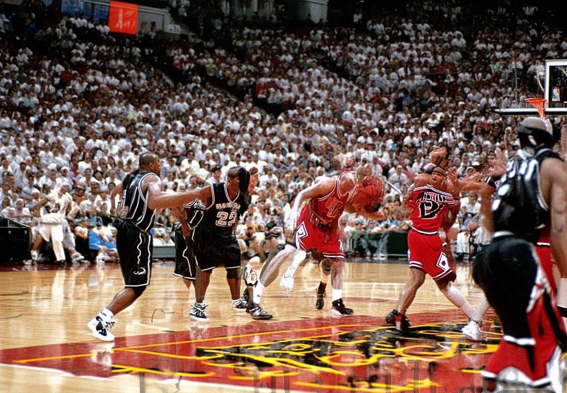 1999年NBA总决赛：马刺逆袭公牛，罗宾逊与邓肯巅峰对决(图1)